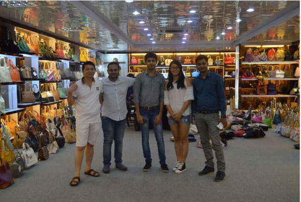 A group meeting in the Changrong bag showroom